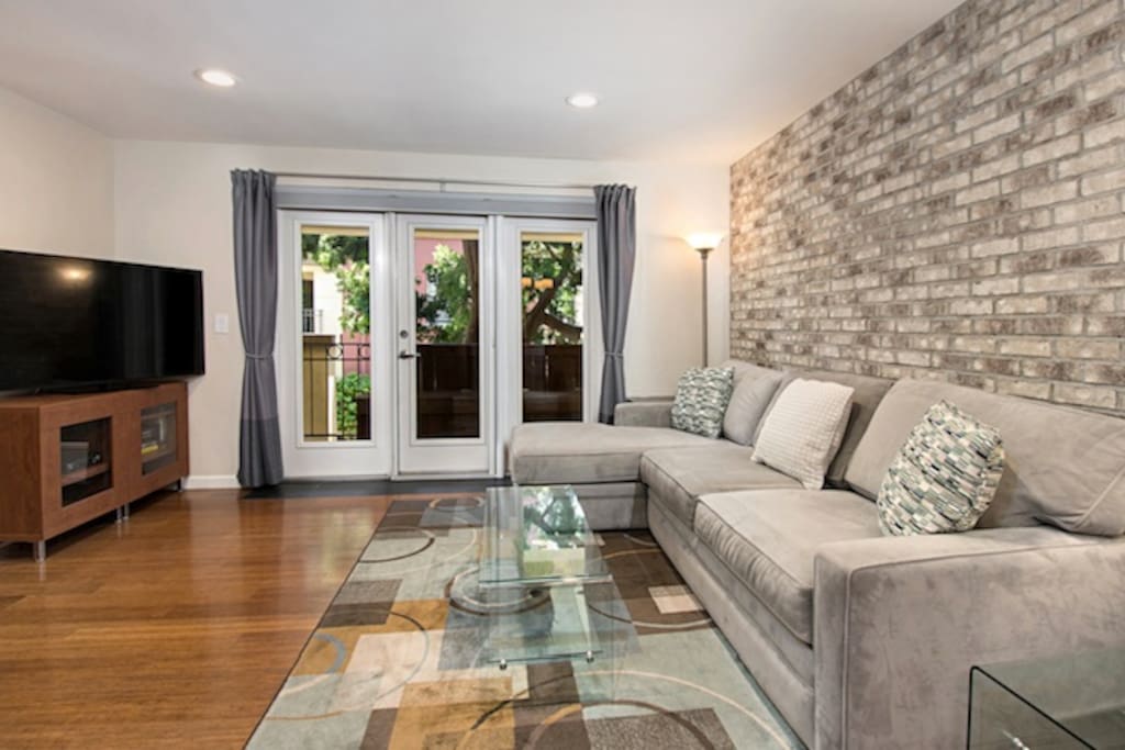 Living Room w/TV