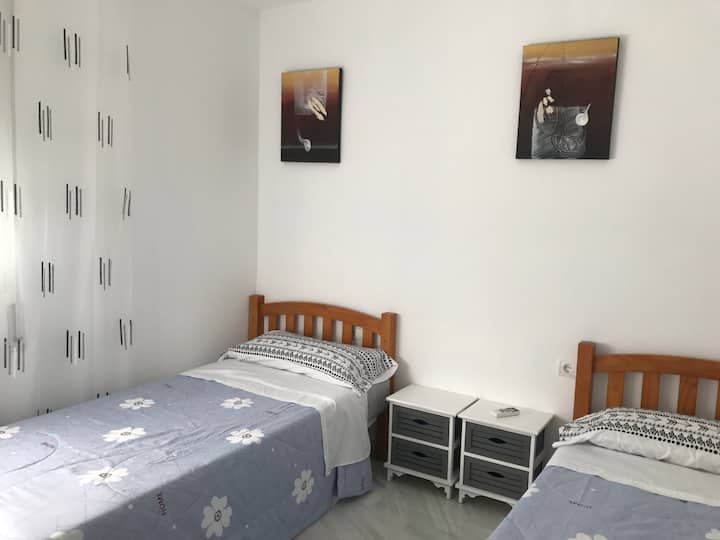 Room 2-Habitación 2