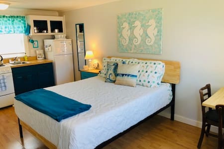 Studio, 300 yards to Glendon Beach; Seahorse#2