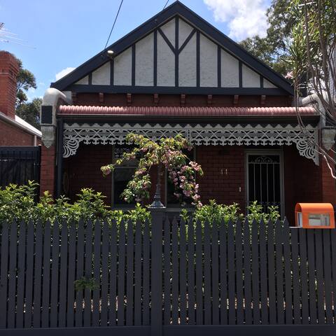 Clifton Hill house with pool gallery image 4