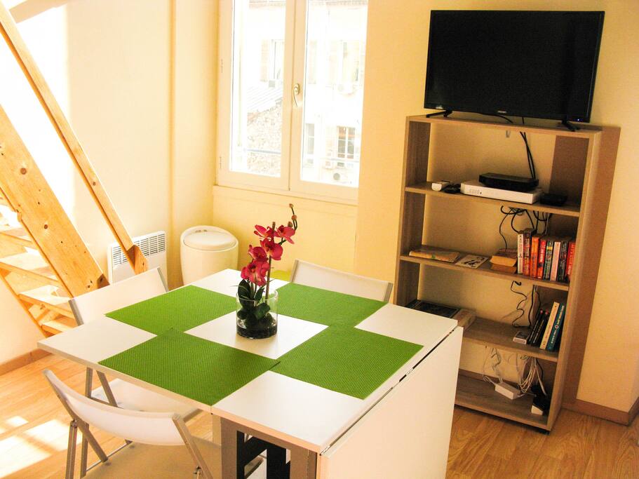 dining room for 4 and large TV