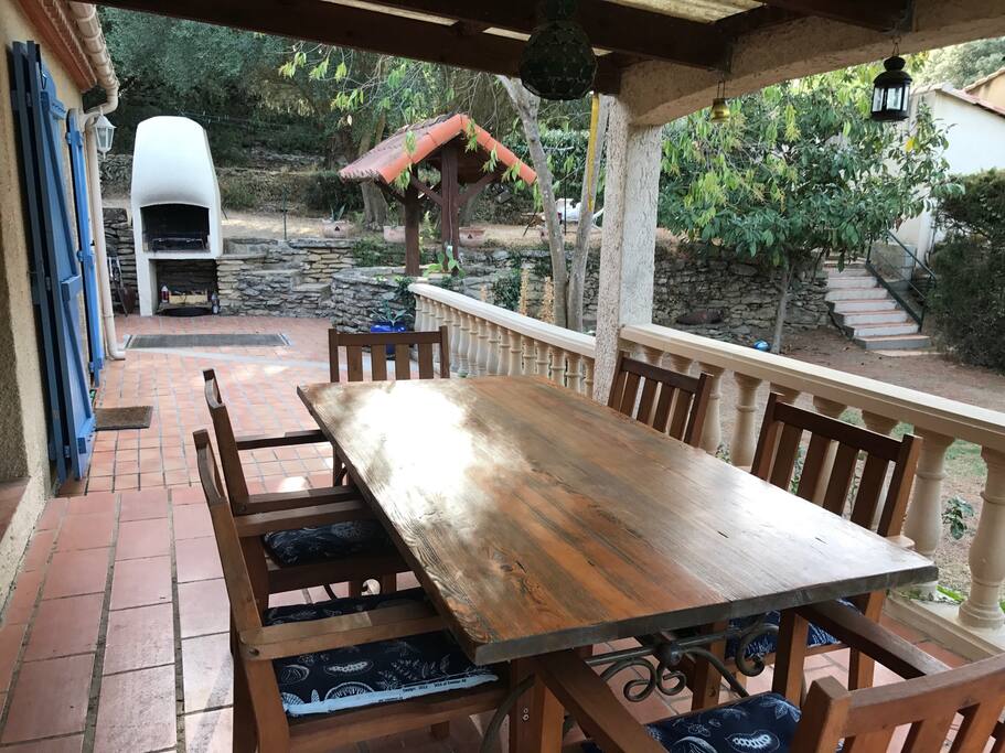 Outdoor dining and BBQ