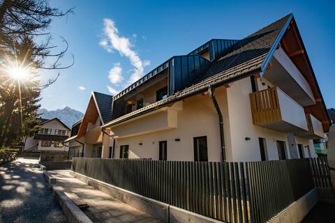 Comfy apartment in the city center by the slopes