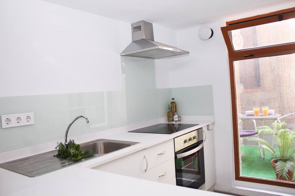 todo a estrenar: vitro, horno, campana extractora etc/ brand new vitro, oven etc