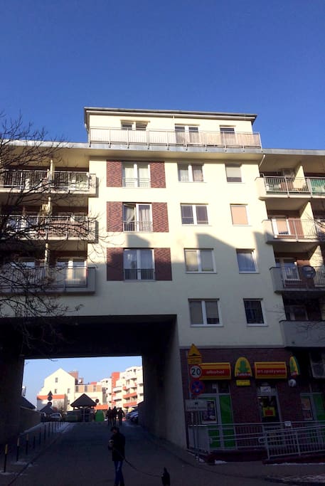 Apartament na 4 piętrze nad Żabką