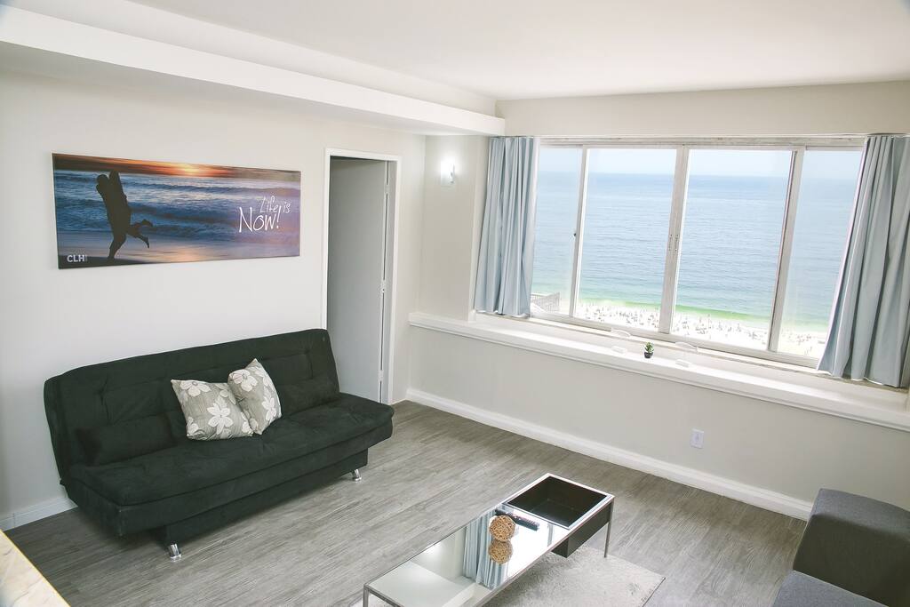 sala com vista pro mar