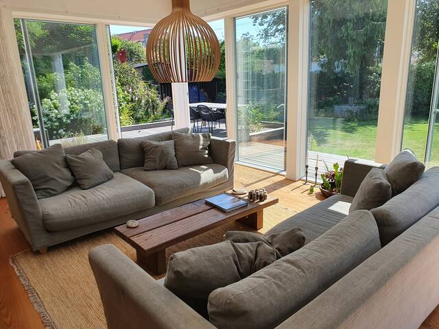 Fantastic villa with huge garden in quiet area gallery image 3