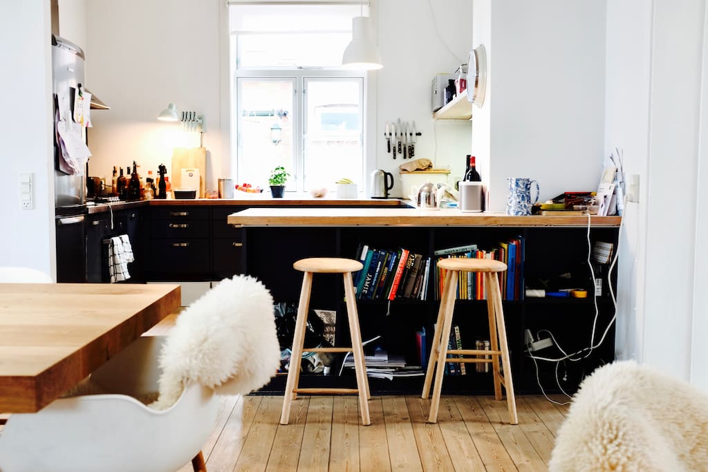 Kitchen with breakfast bar