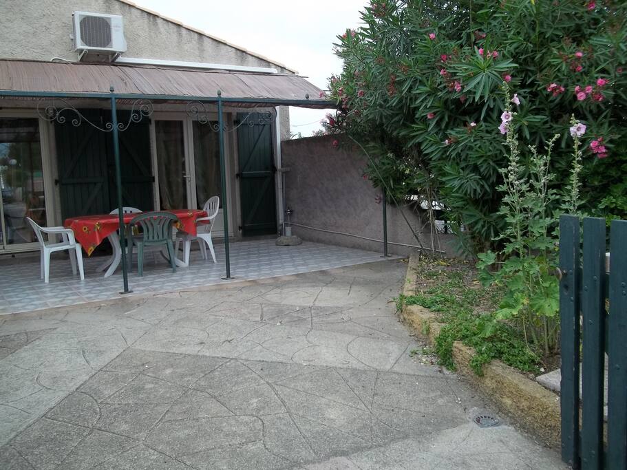 EXTERIEUR DEVANT MAISON