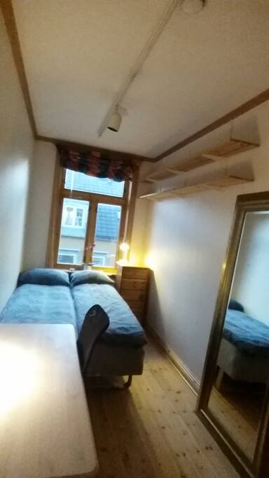 Bedroom with 1.20 size bed, closet, desk
