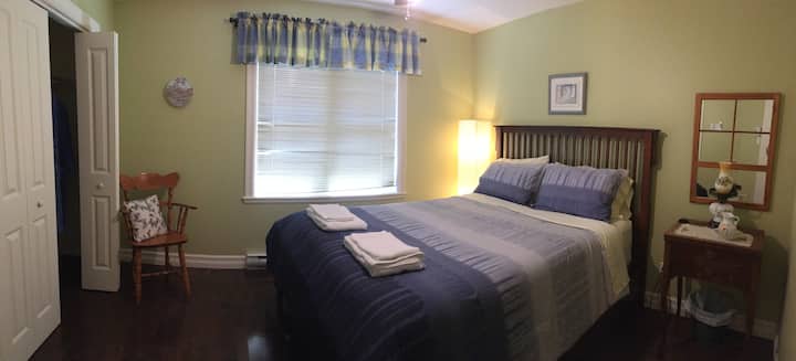 Spring Bedroom,
With Queen bed size,  Super clean, Comfortable high-quality bed, garden, and sunrise view, Quiet neighborhood, Family guest House up to7, Fully Equipped, Close to downtown and ski station, Close to lake and swimming pool