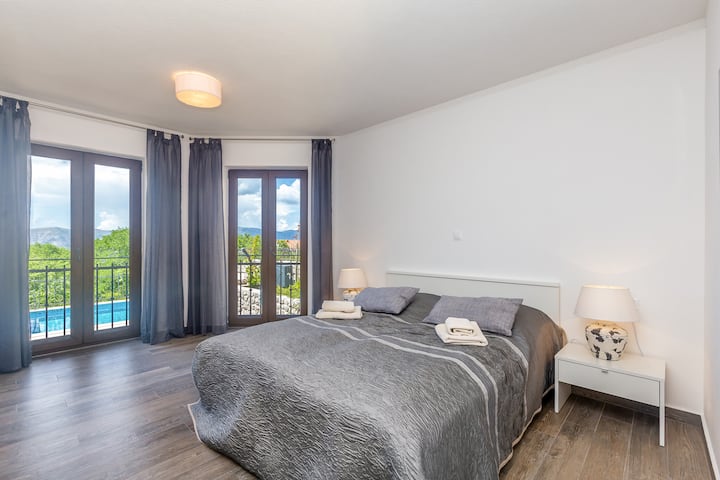 საძინებელი 1