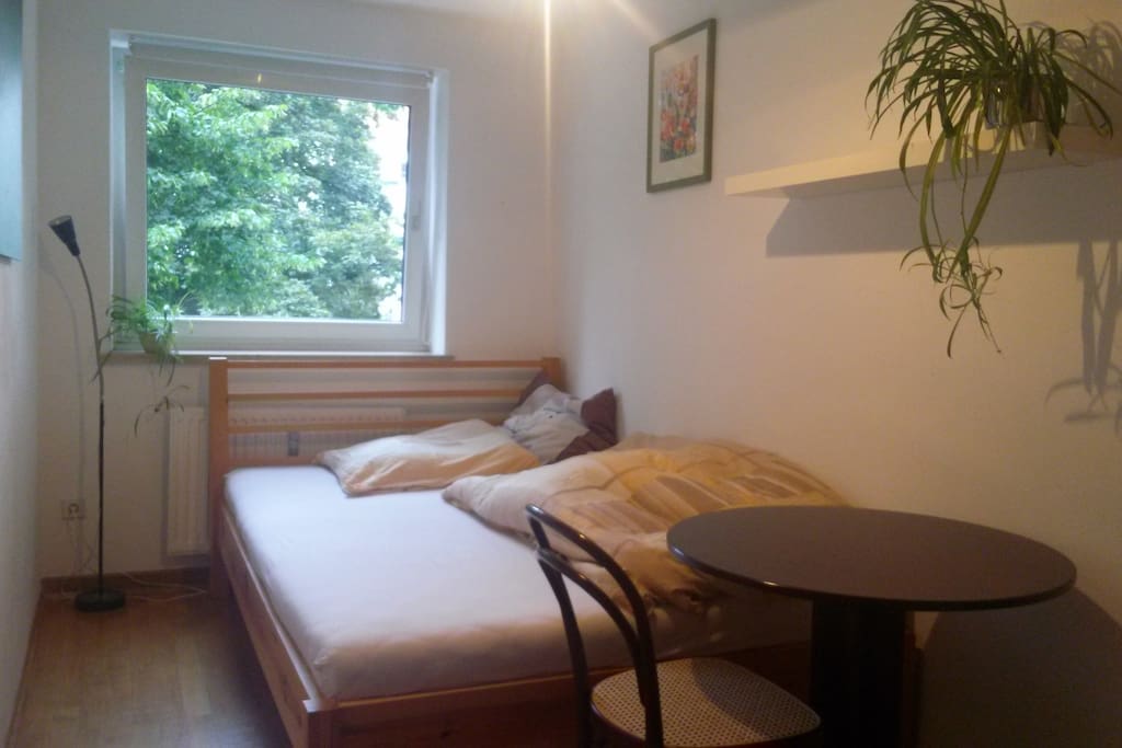 Dein Zimmer mit extra großem Bett 2,2x1,4m