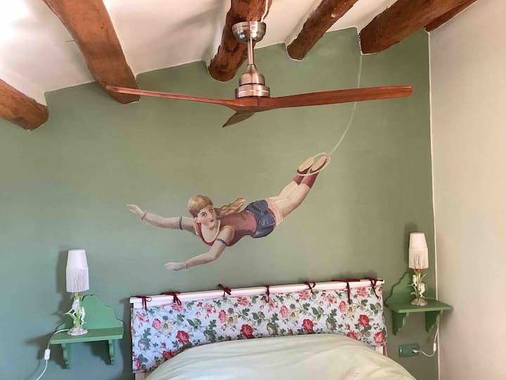 habitación de matrimonio y ventilador 