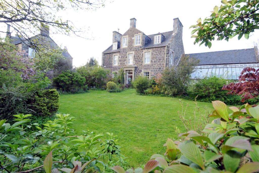 Holyrood Haven is in annexe to main house: private gardens and parking included in the price (no one stays in the main house during your stay.)