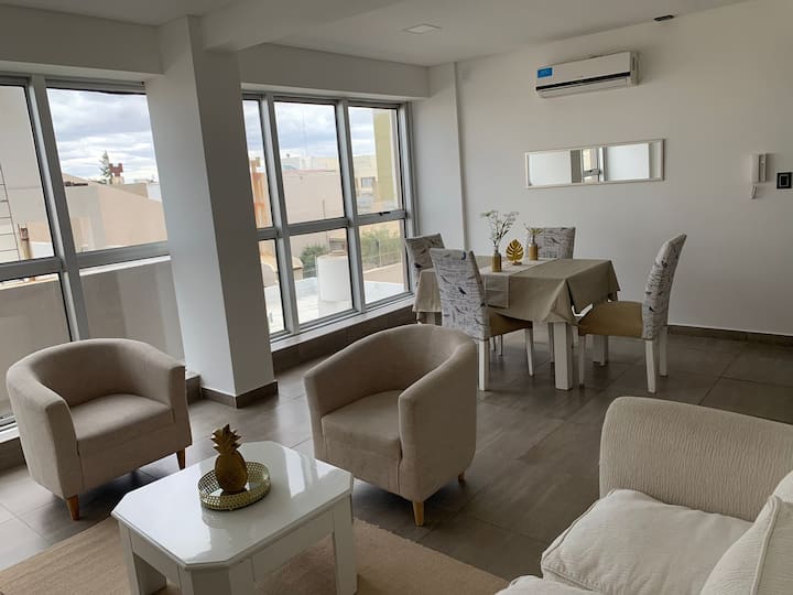 Moderno Depto Ubicado En El Centro De La Ciudad - Comodoro Rivadavia