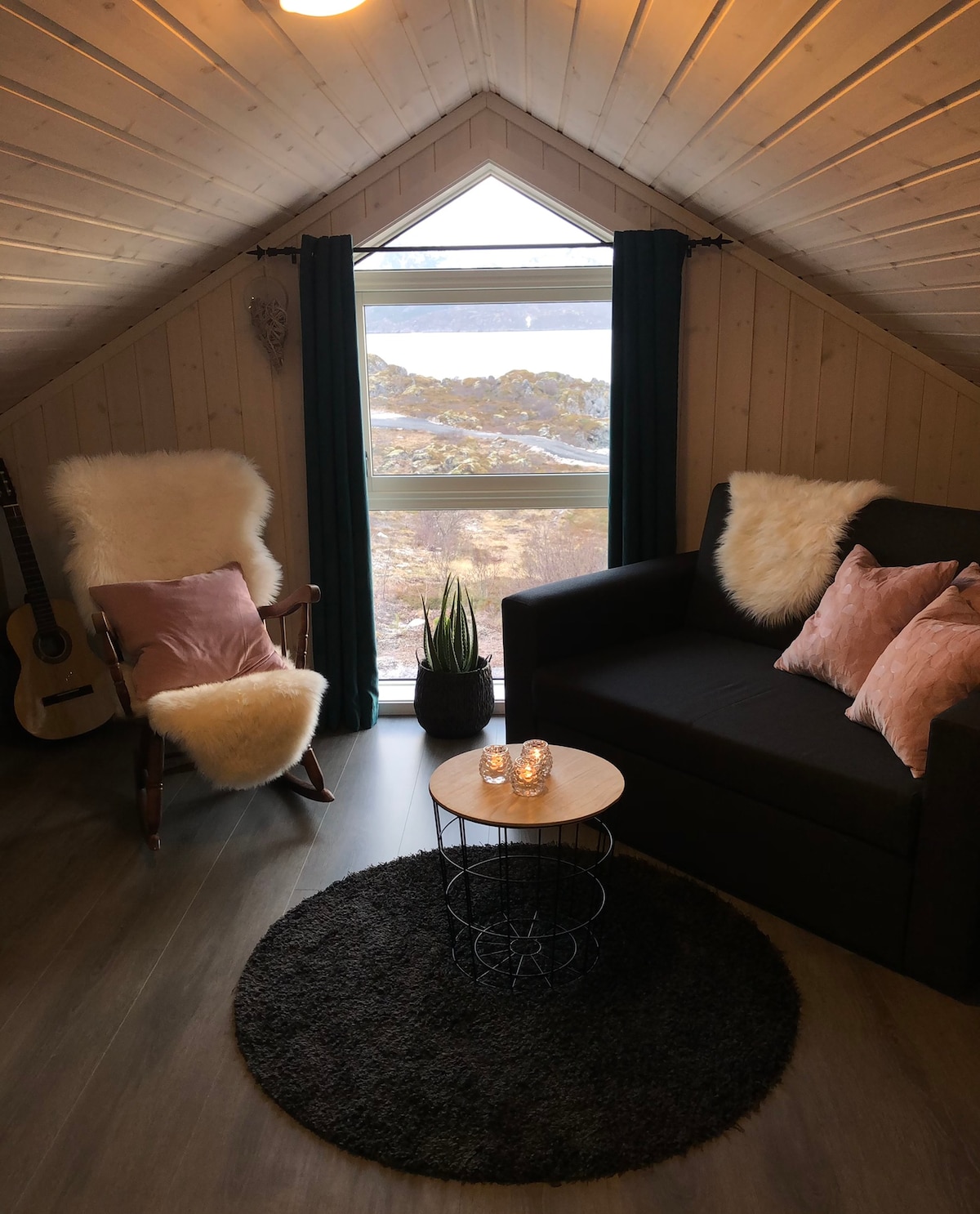 ห้องนอน 3 พร้อมเตียงโซฟารองรับได้ 2 คนหากมีเด็กที
วีในห้อง 