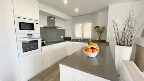 Propiedad de Airbnb exitosa: Villa.Sta.Cristina beachfront StaCristina AC/BBQ en Blanes