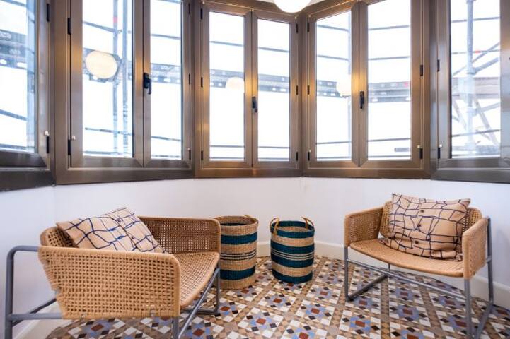 Apartment for large groups in Eixample gallery image 4