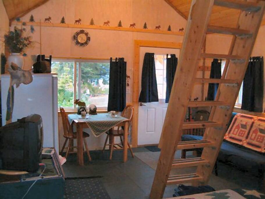 Front 1/2 of Cozy Moose cabin.