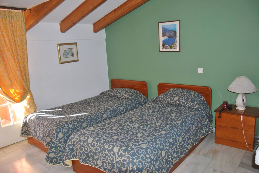 twin beds studio
