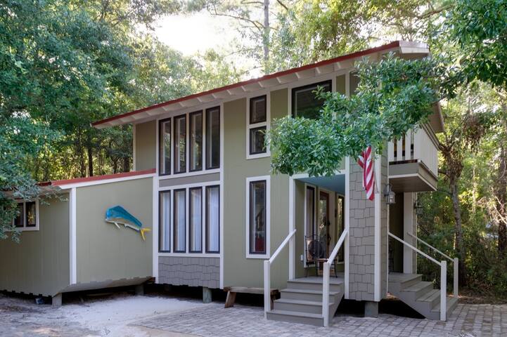 My Happy Place "Fun Cottage"  perfect for couples