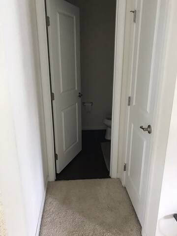 Entire House*Free parking, close to downtown! gallery image 4