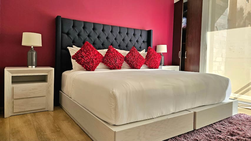 Chic with Loads of Sun & 3 Balconies Near Reforma