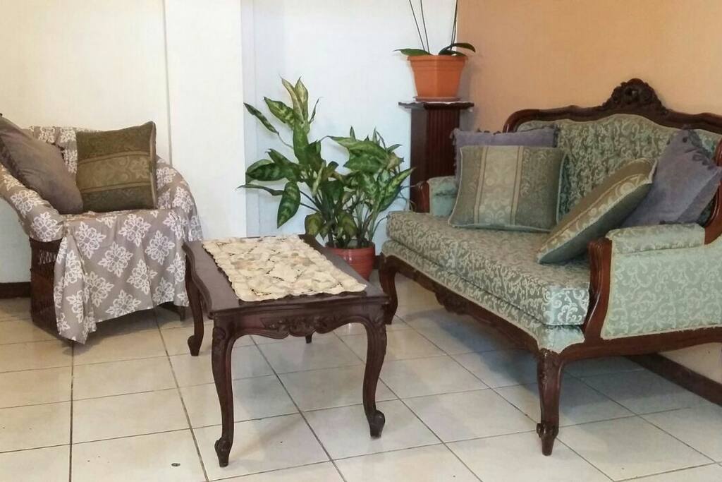 Acogedora sala para compartir un cafecito junto con la experiencias del día