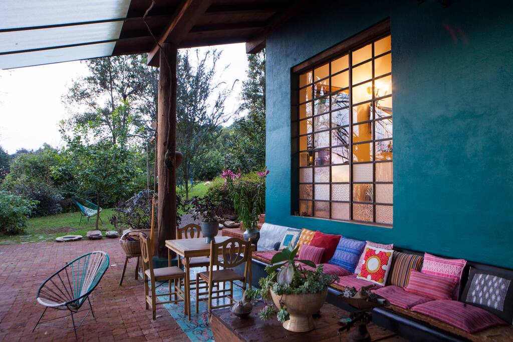 Sala Exterior Choza Rosa