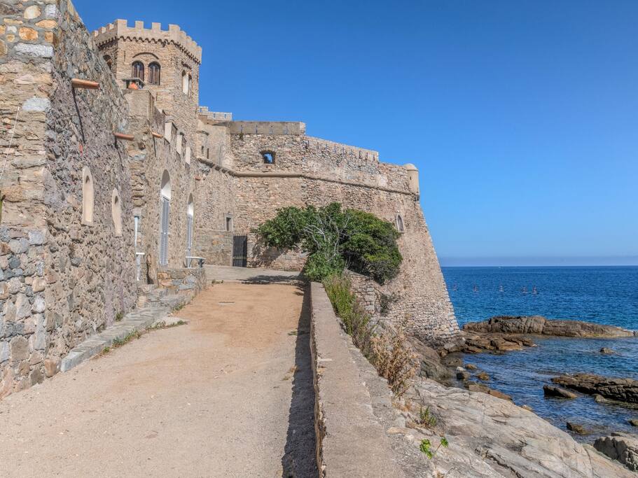 Vue du chateau d'Algajola 16ème siècle