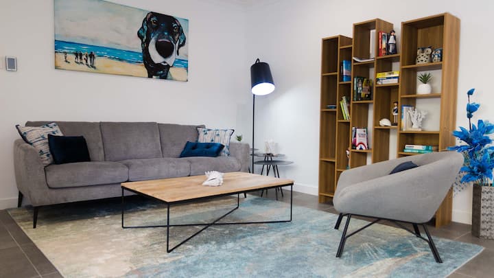 Hidden Gem In Surfers Paradise | Lamou House 5beds - Surfers Paradise
