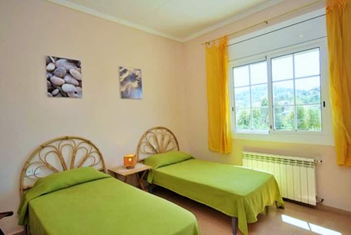 ห้องนอนมี 2 เตียง 