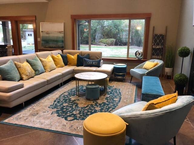 4 BR Farmhouse w/ Pool & Hot Tub gallery image 2