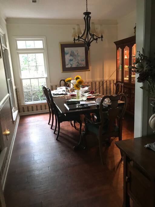 Dining table, kitchen, washer & dryer available for use.