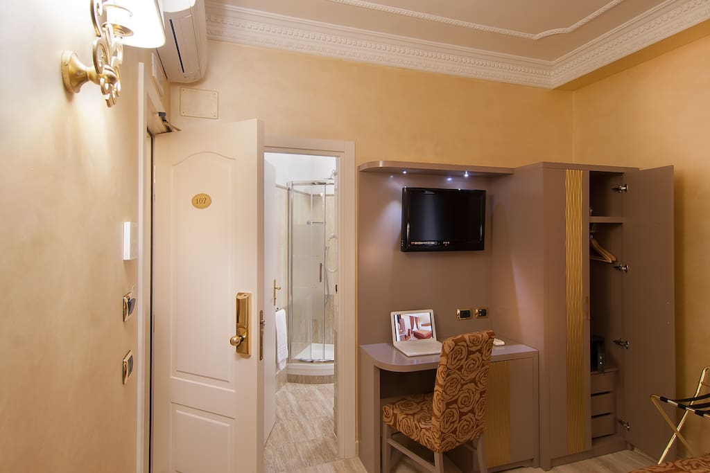 ROOMS FORNITURES