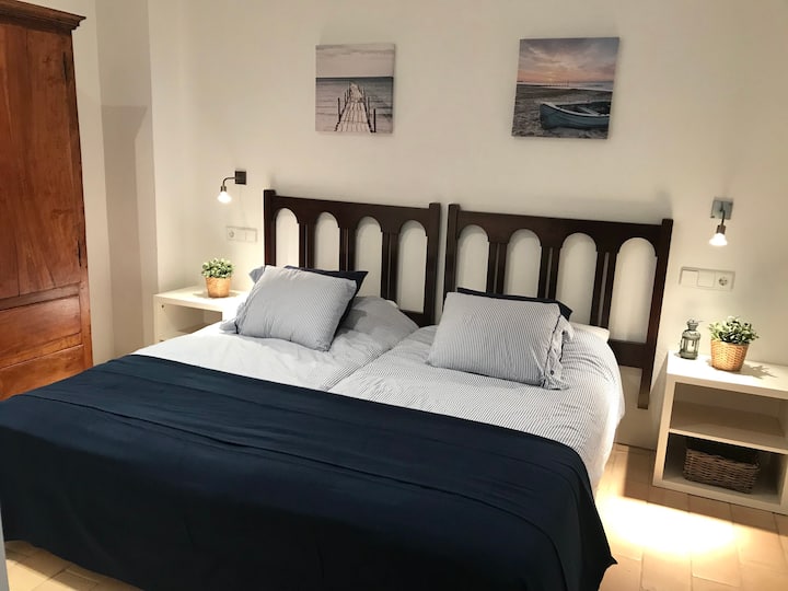 חדר שינה עם 2 מיטות קומה ראשונה