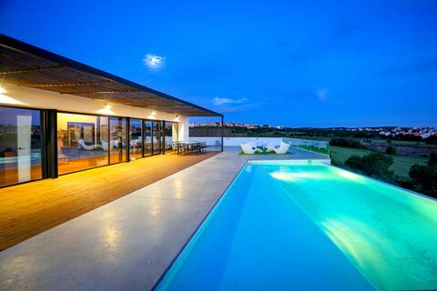 Stunning new villa in Valle del Guadiana link golf