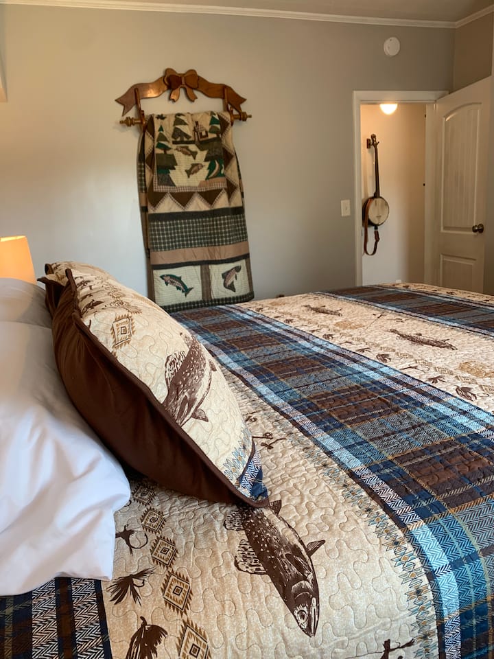 Nice bedroom with a super comfy king size bed
