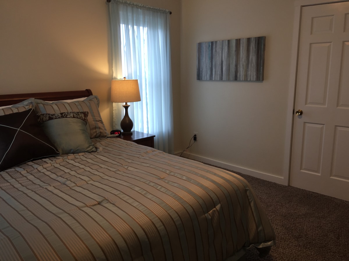 Bedroom Queen size bed, closet, dresser