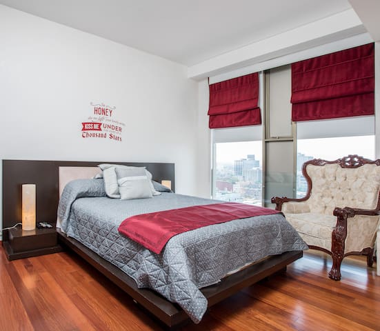 Suite & balcony and pool/1416 Downtown
