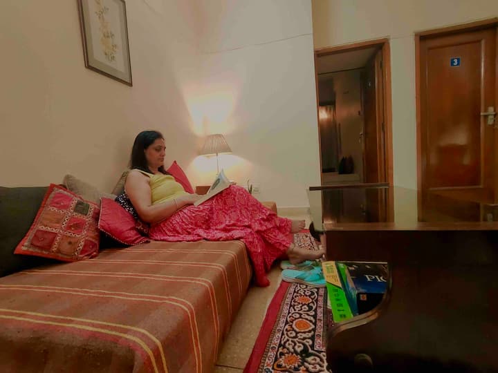 Заедничко седење на 1 кат со телевизор