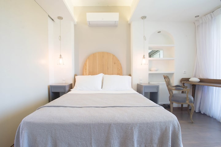 Chumba cha kulala1 na roshani ya kibinafsi yenye mwonekano wa bahari na machweo