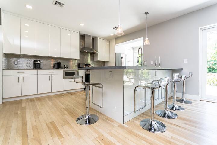 Modern Oasis gallery image 3