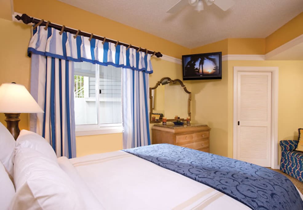 2nd BR with queen bed and queen sofa sleeper