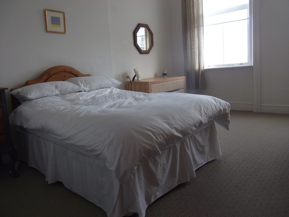 Dhomë gjumi e madhe kryesore dhe krevat dopio