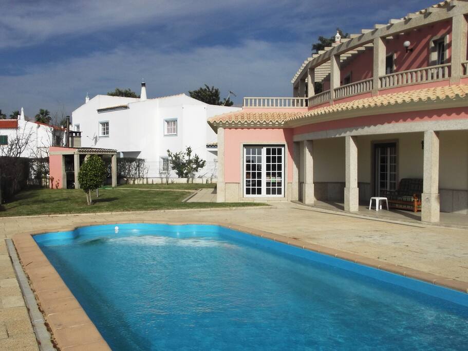 Fachada e Piscina