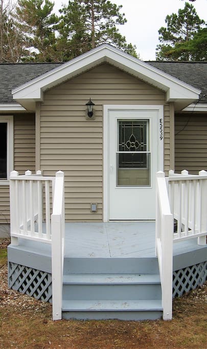 Front porch/entryway