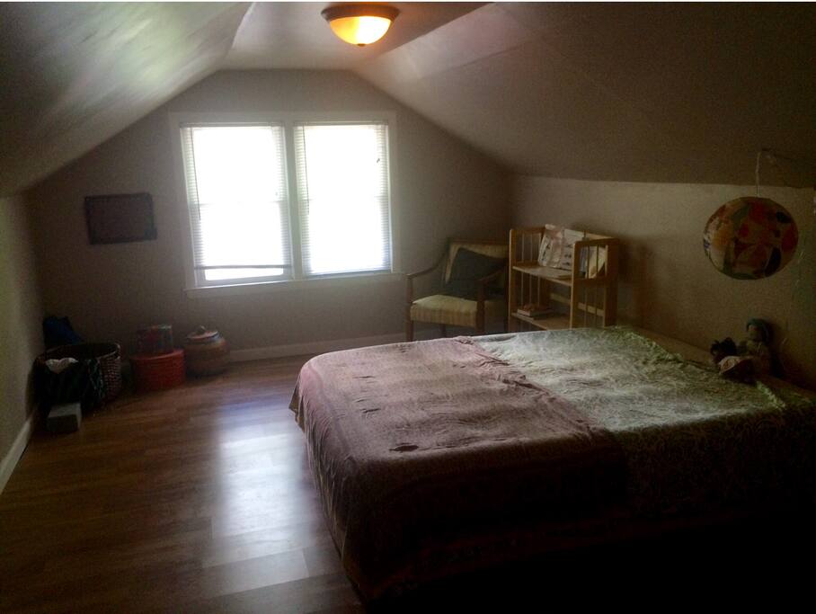 Guest bedroom.