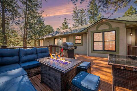 Large Home w/Hot Tub, Fire Pit, Pool Table